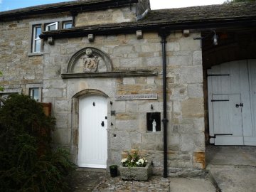 mock beggar hall